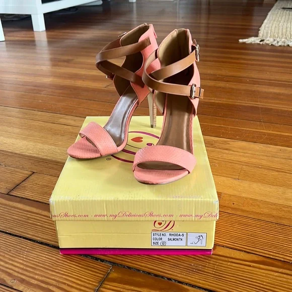 Salmon high heels - Picture 1 of 3